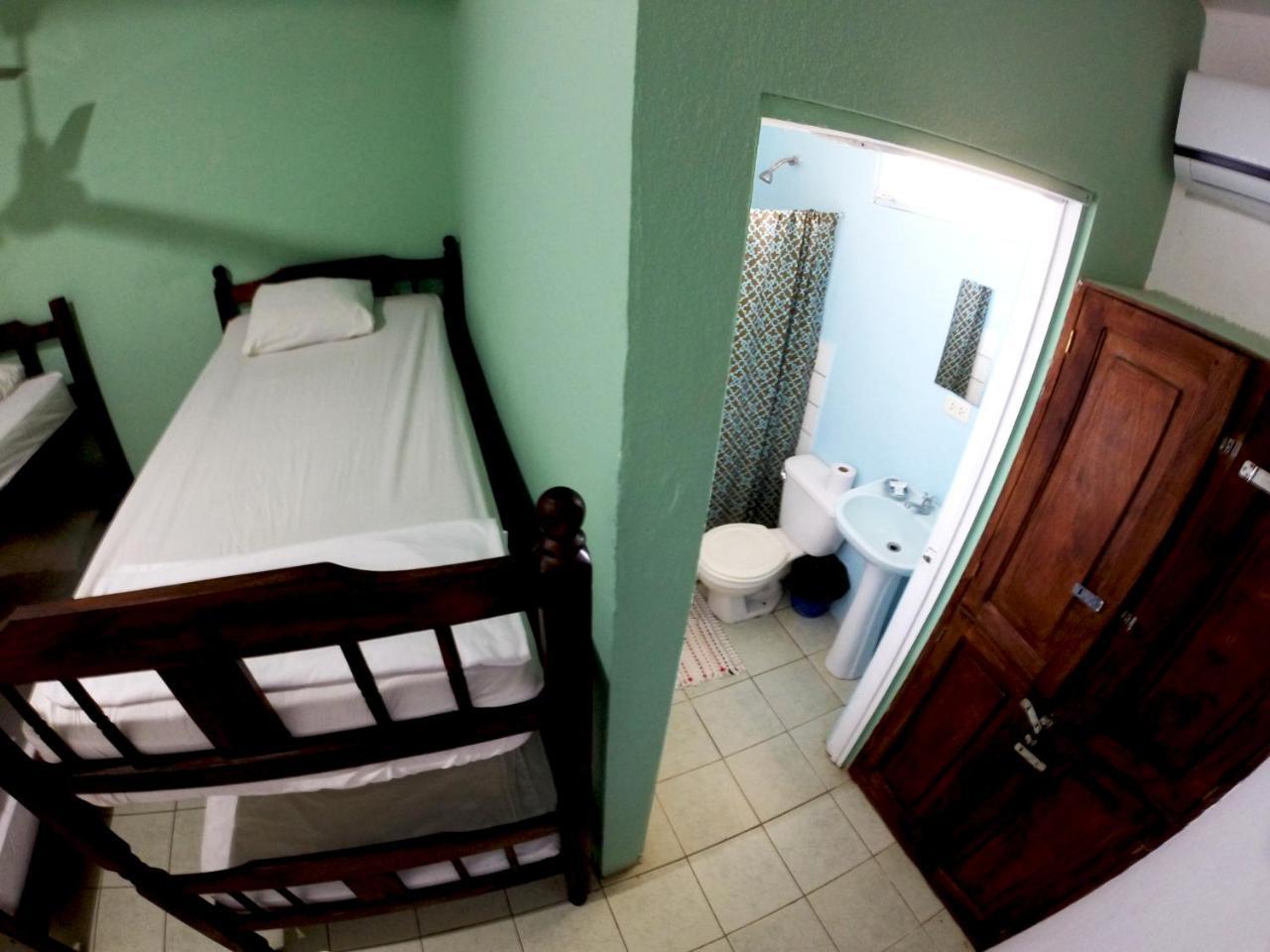 Tsunami Hostel 타마린도 외부 사진