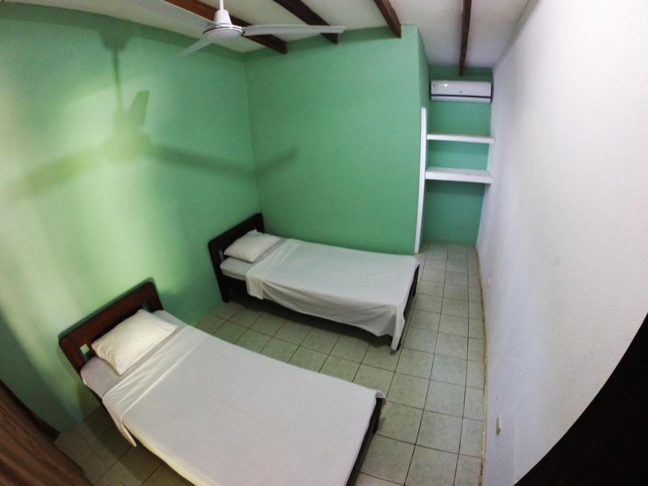 Tsunami Hostel 타마린도 외부 사진